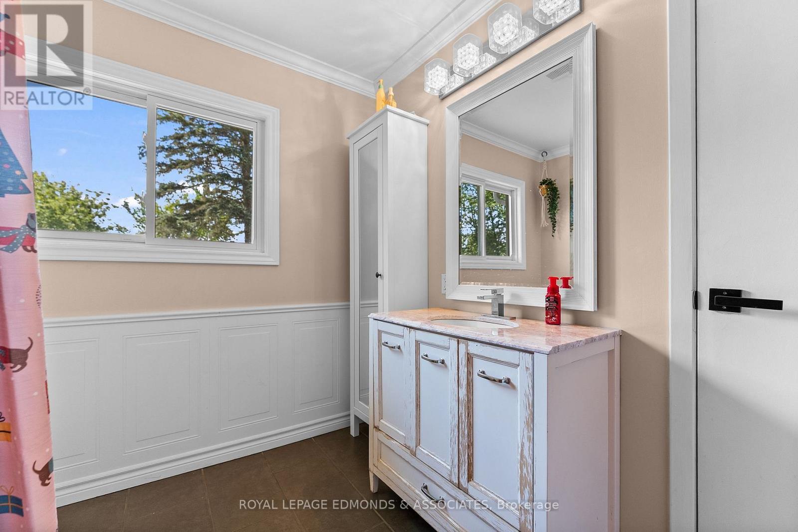 11946 ROUND LAKE ROAD - Image 25