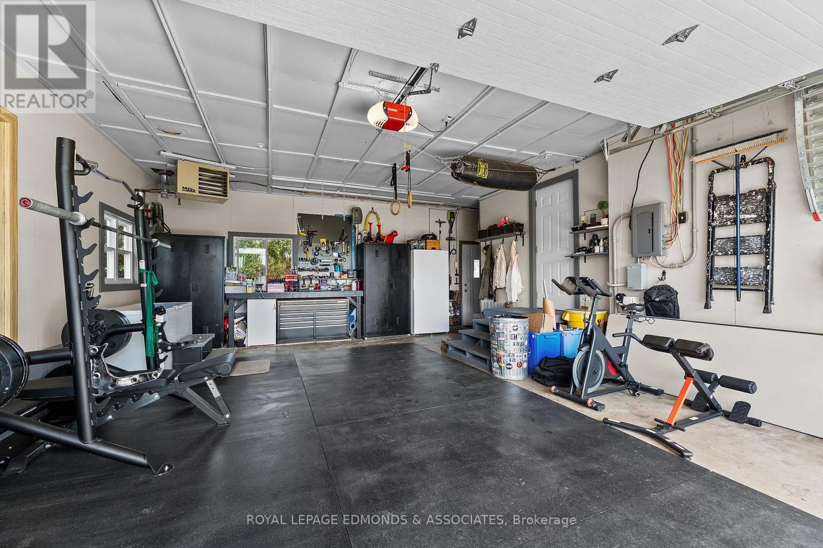 11946 ROUND LAKE ROAD - Image 28