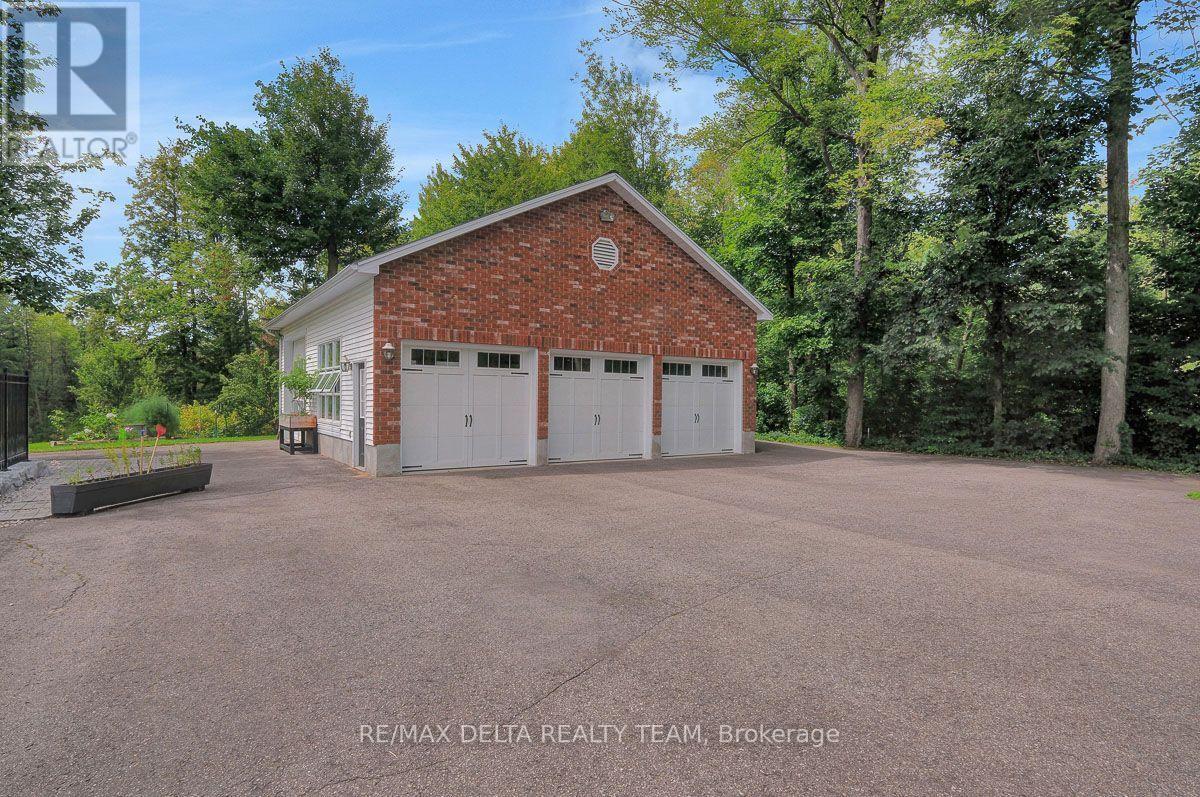 4230 BOUNDARY ROAD N - Image 39