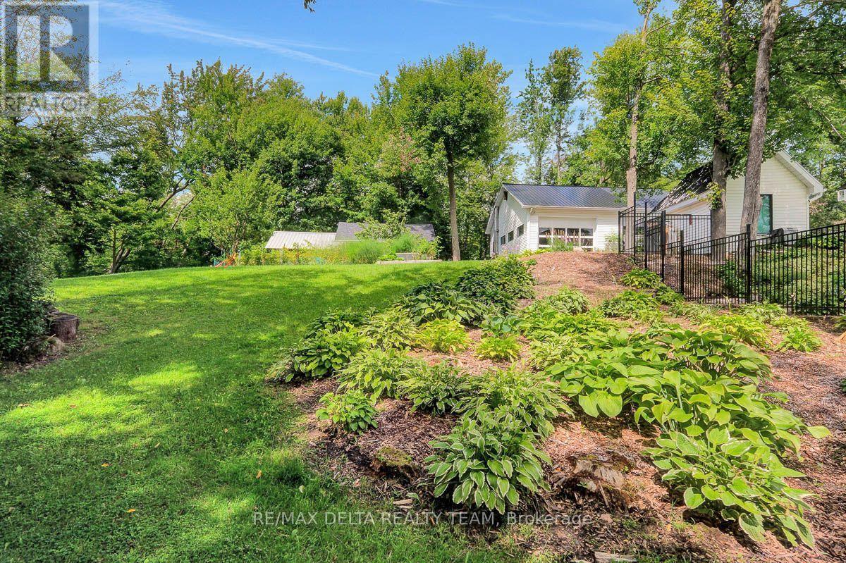 4230 BOUNDARY ROAD N - Image 44