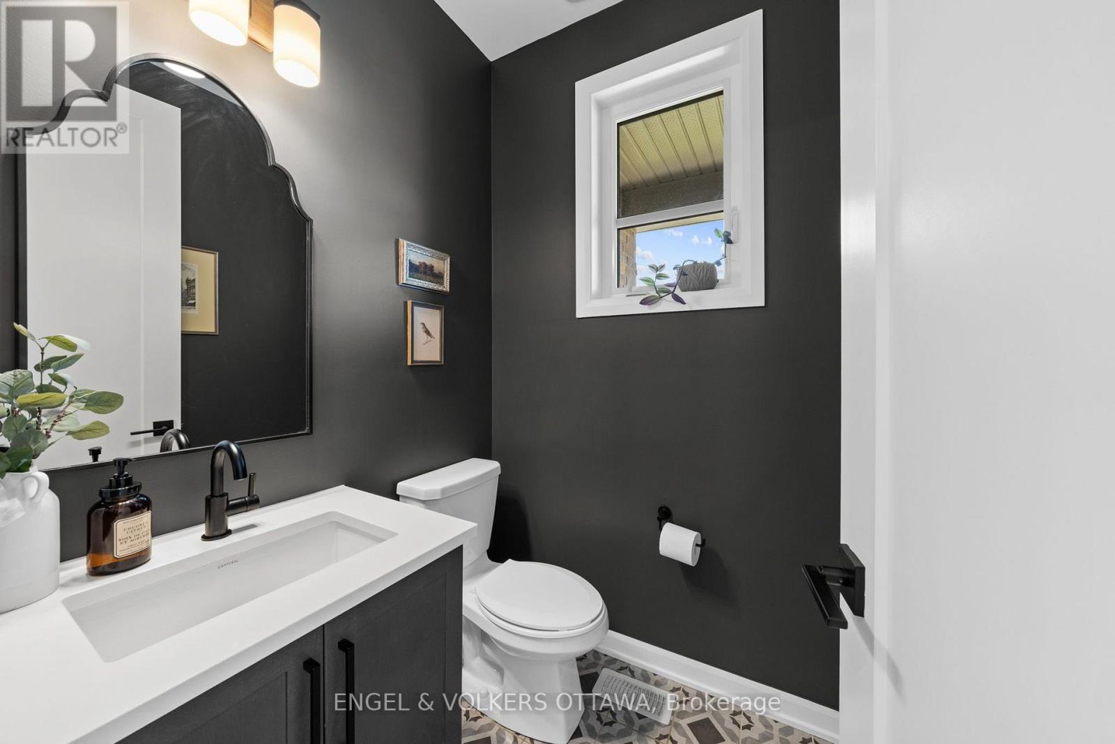 720 COAST CIRCLE - Image 17