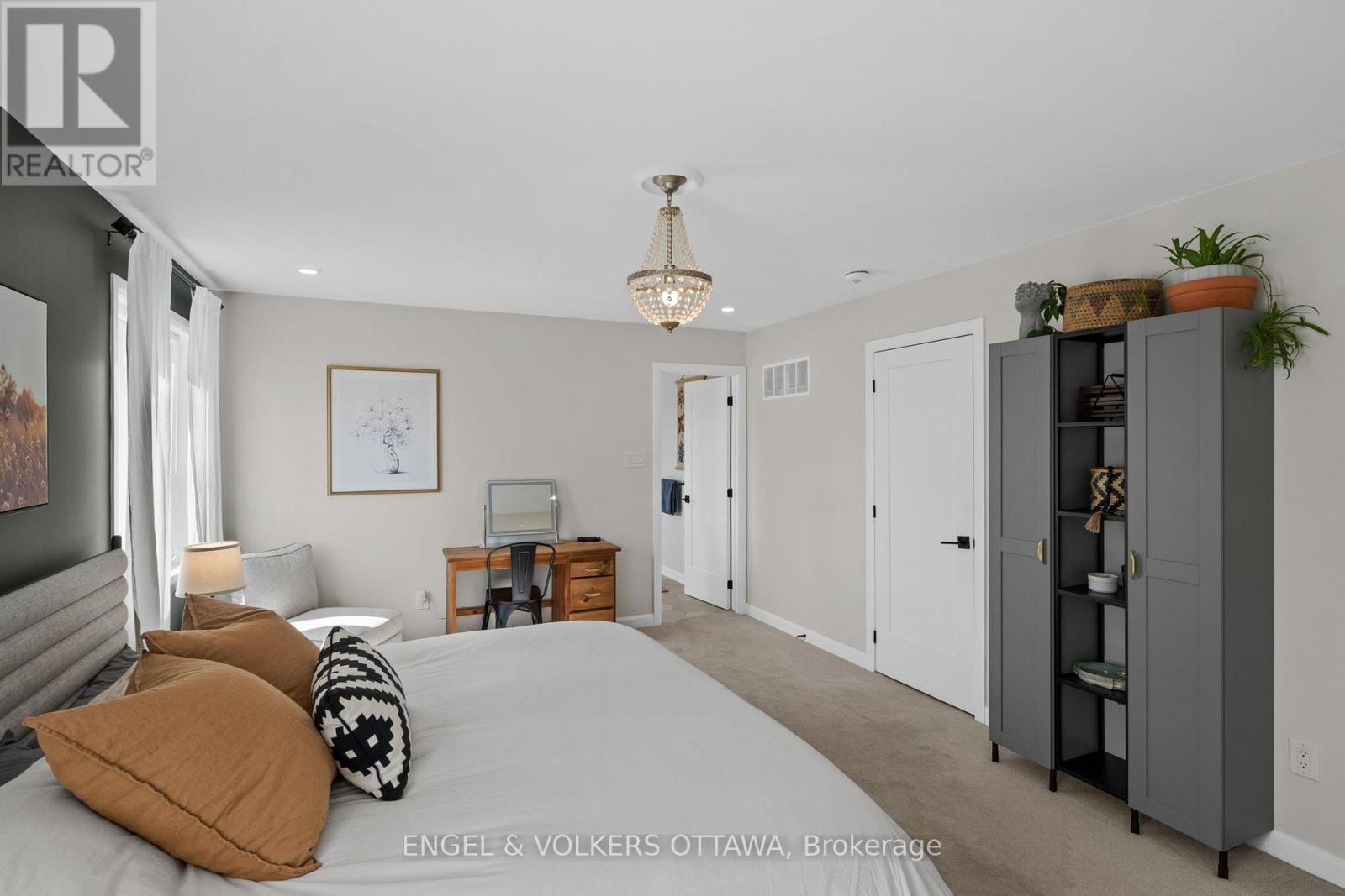 720 COAST CIRCLE - Image 25