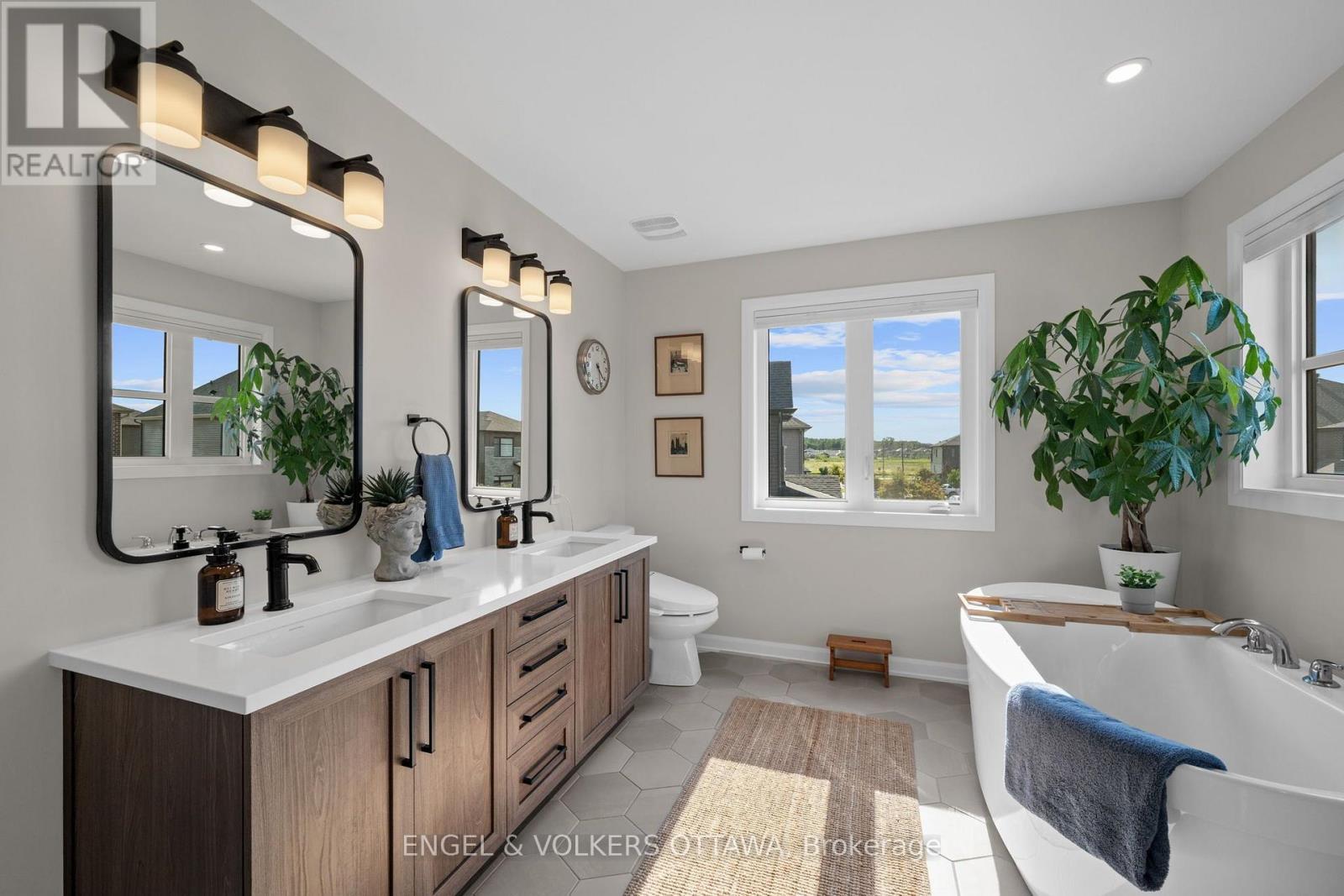 720 COAST CIRCLE - Image 26