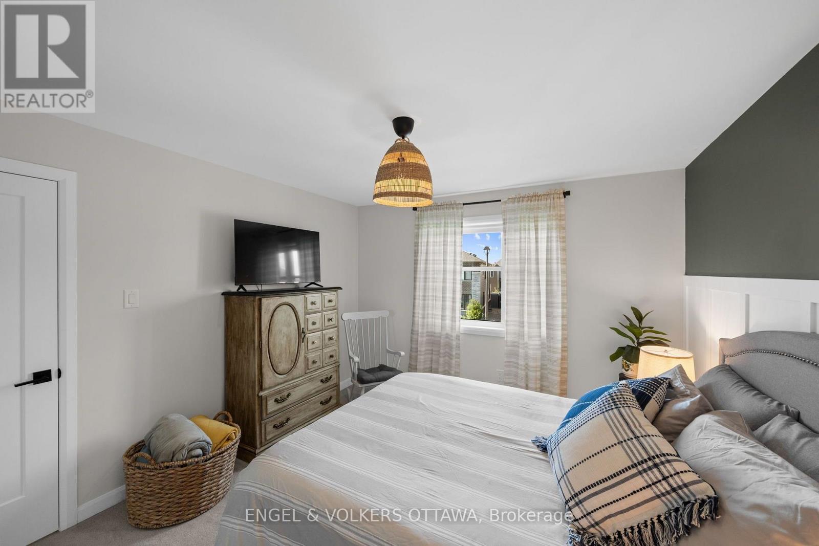 720 COAST CIRCLE - Image 33