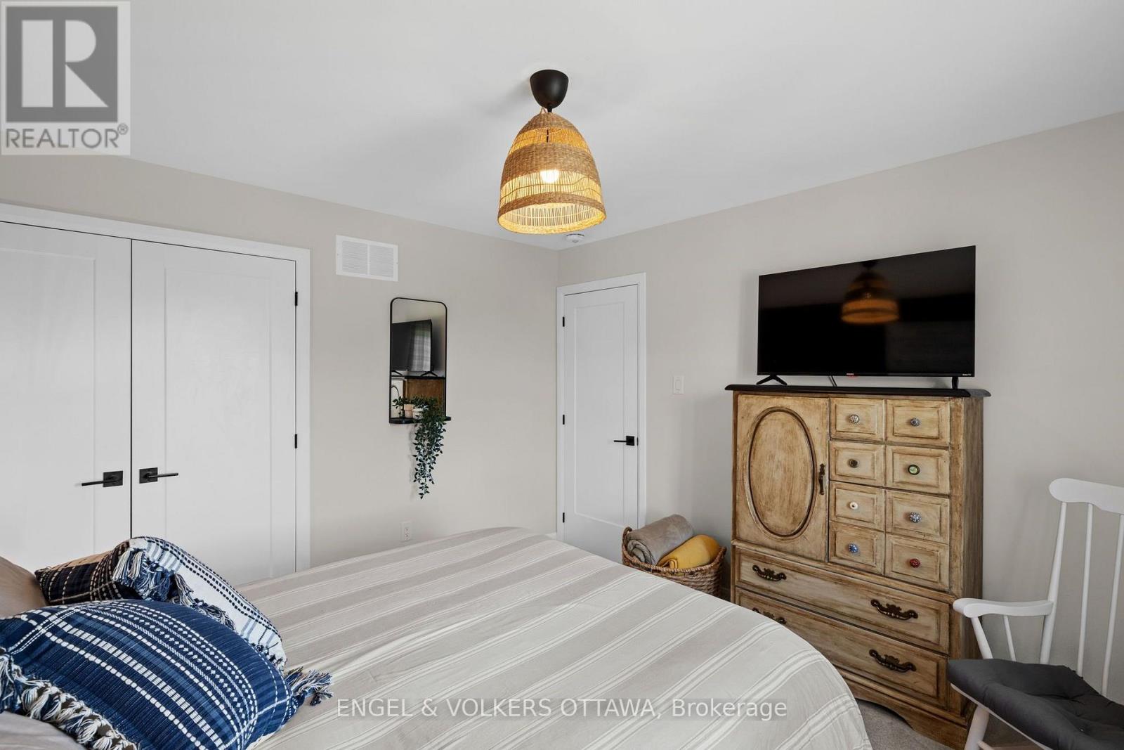 720 COAST CIRCLE - Image 34