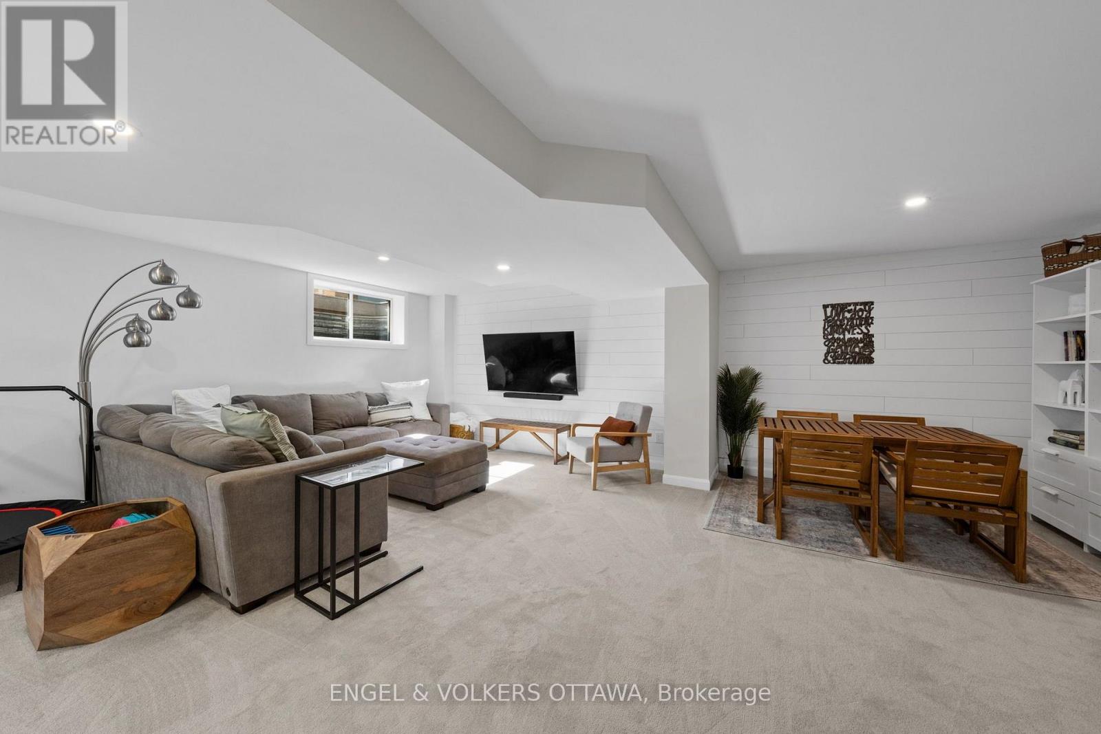 720 COAST CIRCLE - Image 36