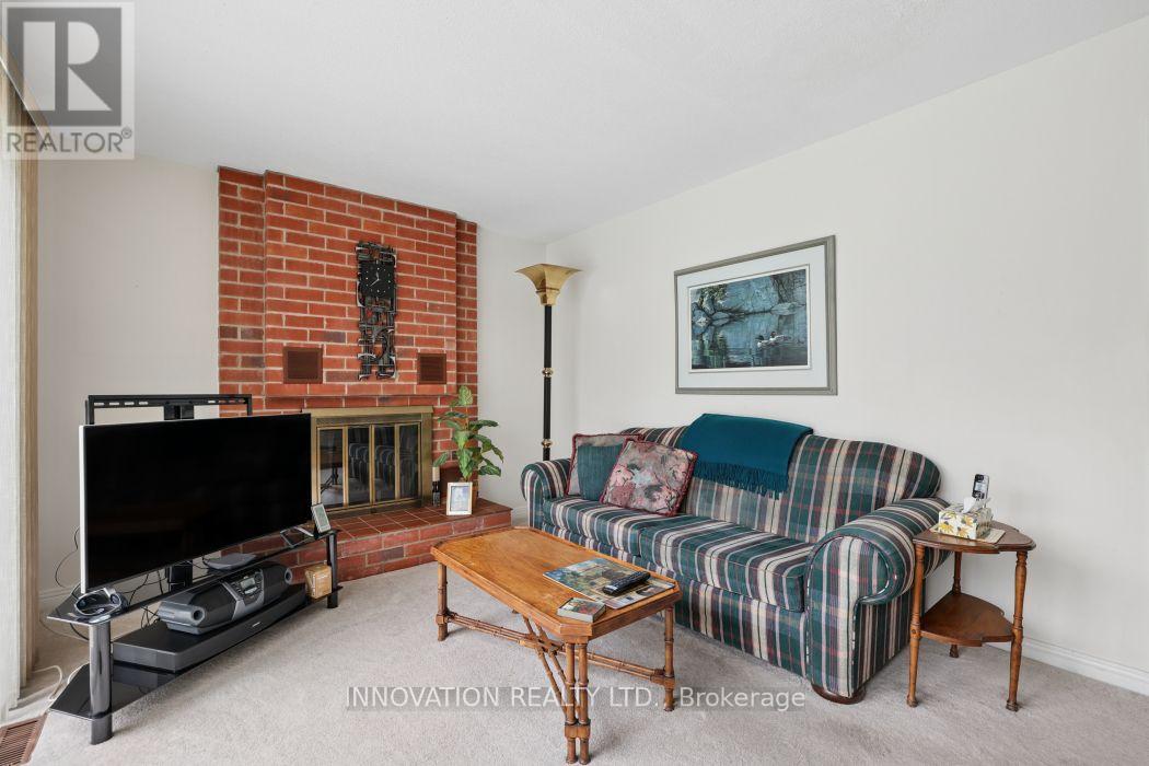 64 THARE CRESCENT - 12