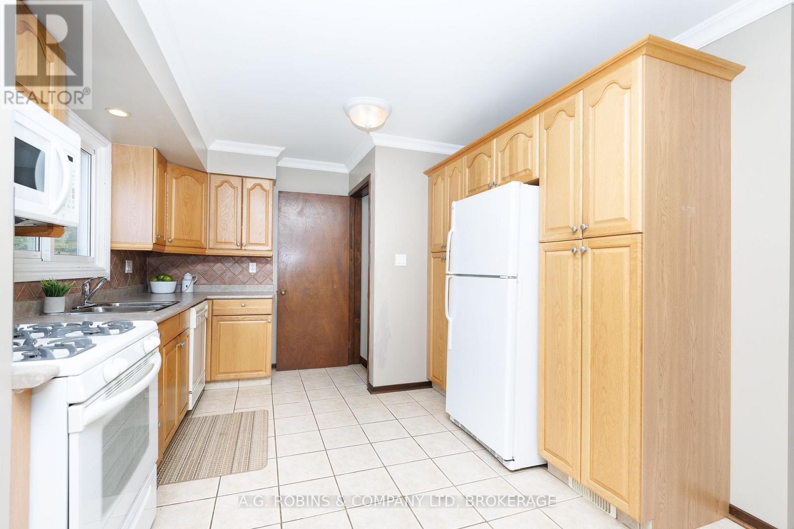 12 BERKLEY AVENUE - Image 9