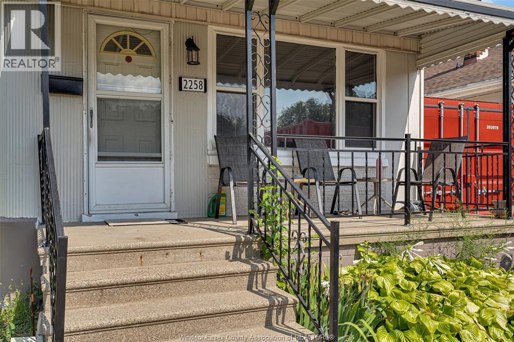2258 parkwood - Image 3