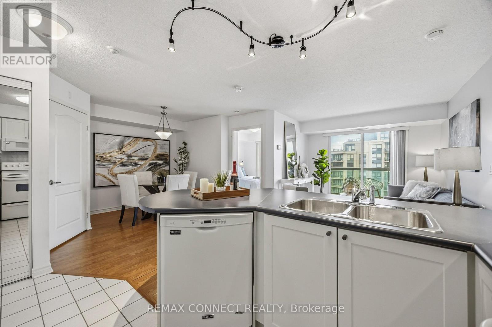 #504 890 SHEPPARD AVENUE W - 22