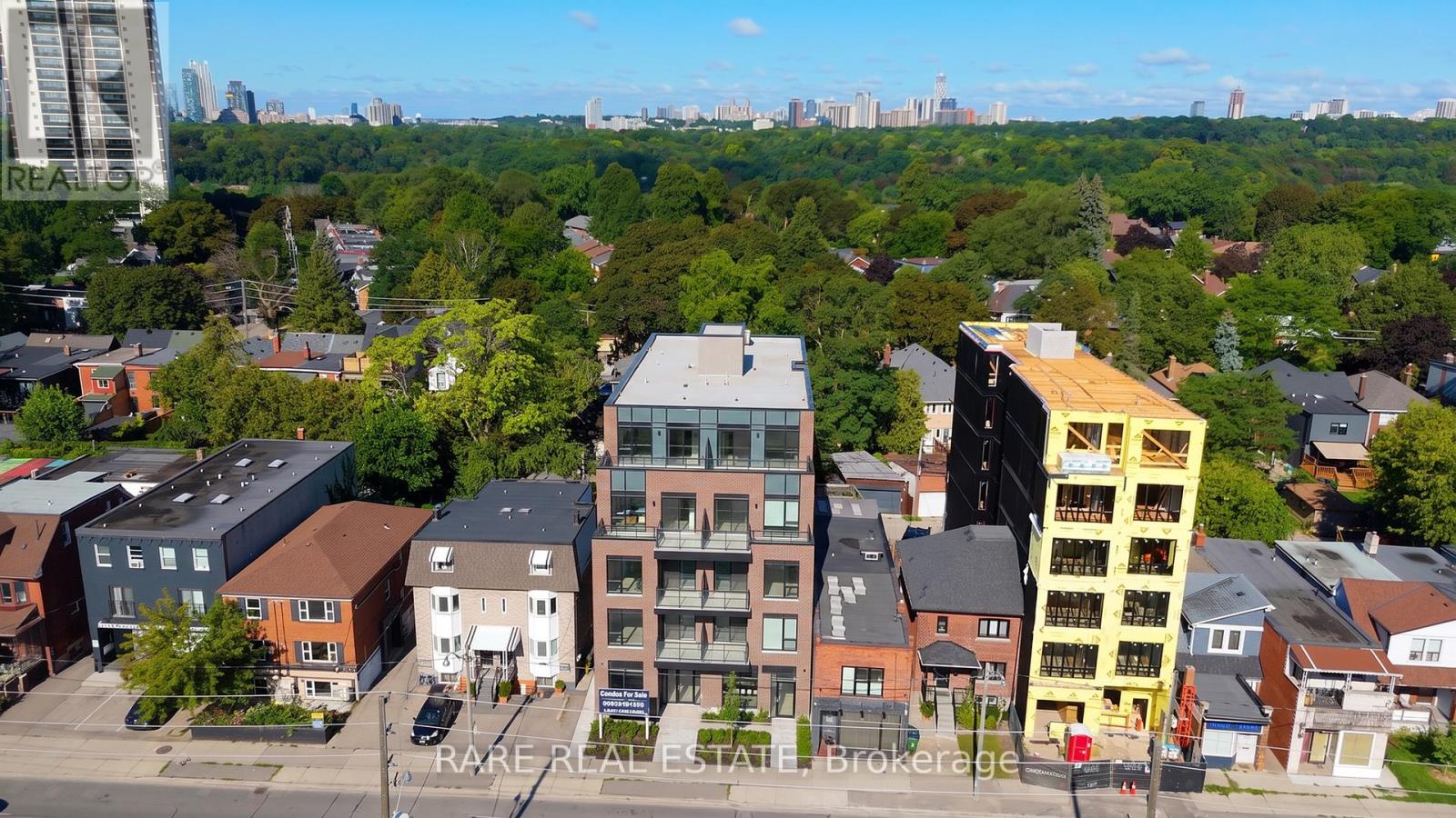 890 & 892 BROADVIEW AVENUE - 6