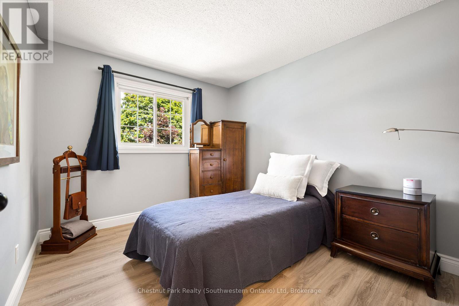 158 AUTUMN HILL CRESCENT - Image 28