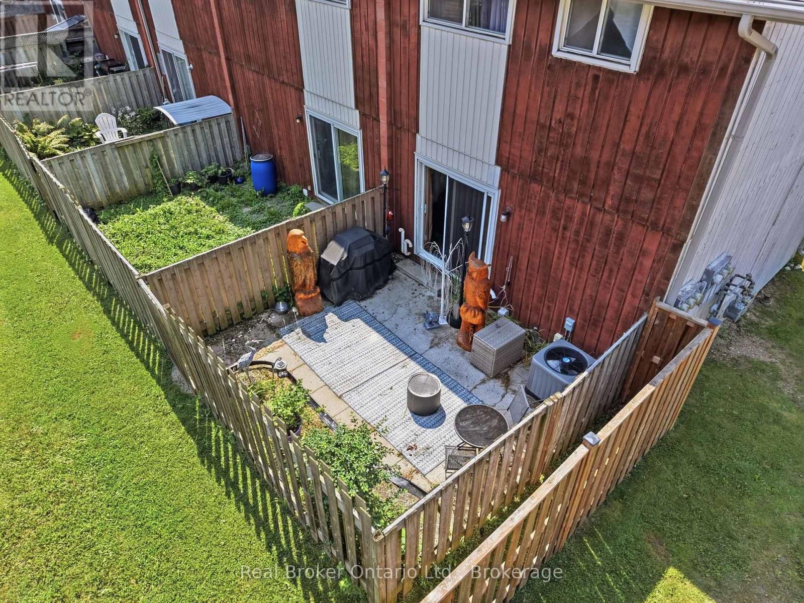 #93 135 CHALMERS STREET S - Image 33