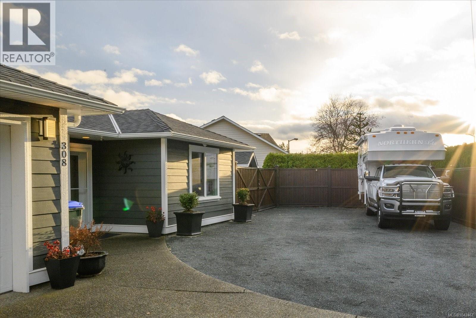 308 Church Rd, Parksville
