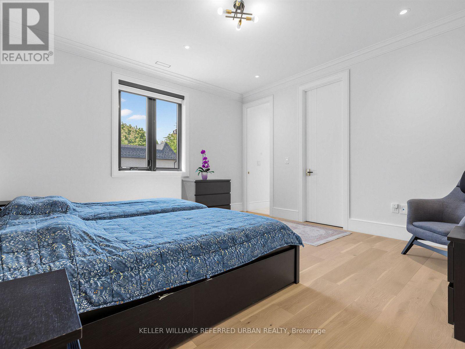 35 LLOYDMINSTER CRESCENT - 42