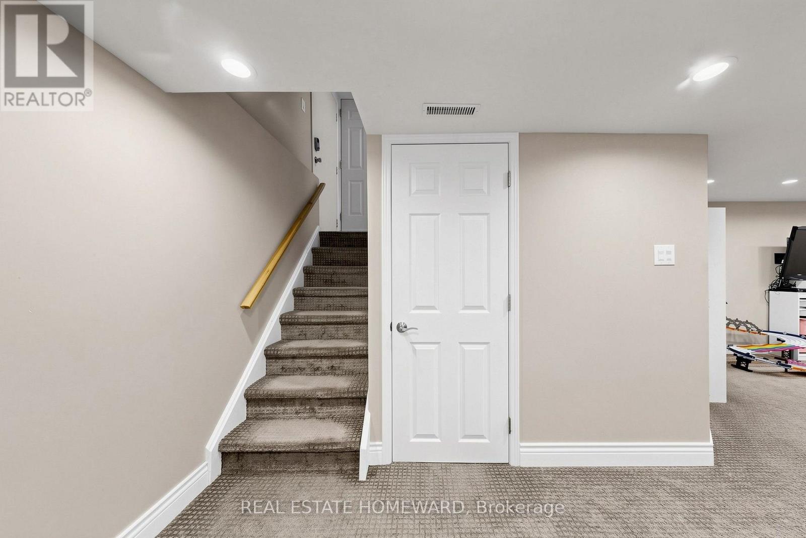 242 BADESSA CIRCLE - Image 27
