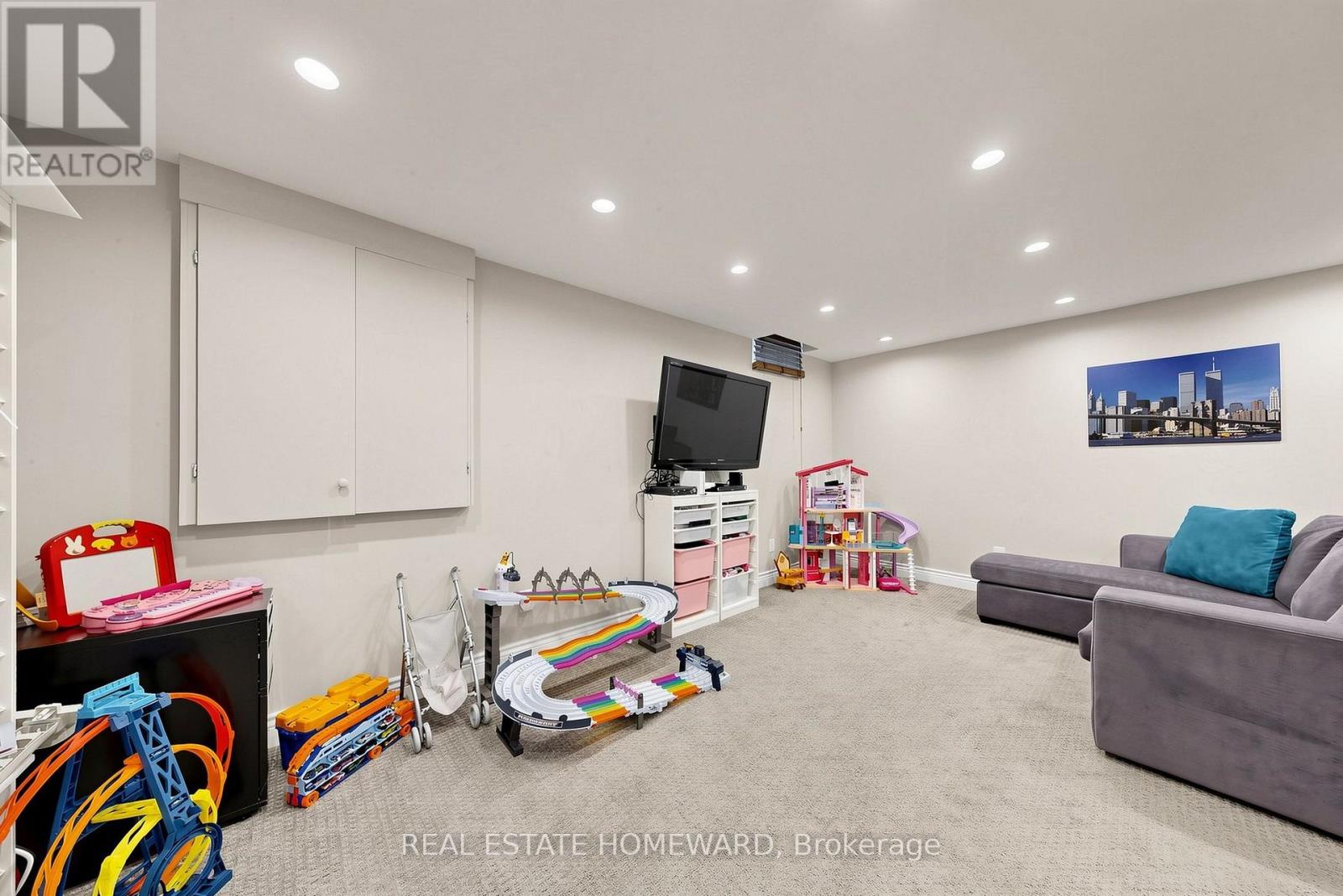 242 BADESSA CIRCLE - Image 29