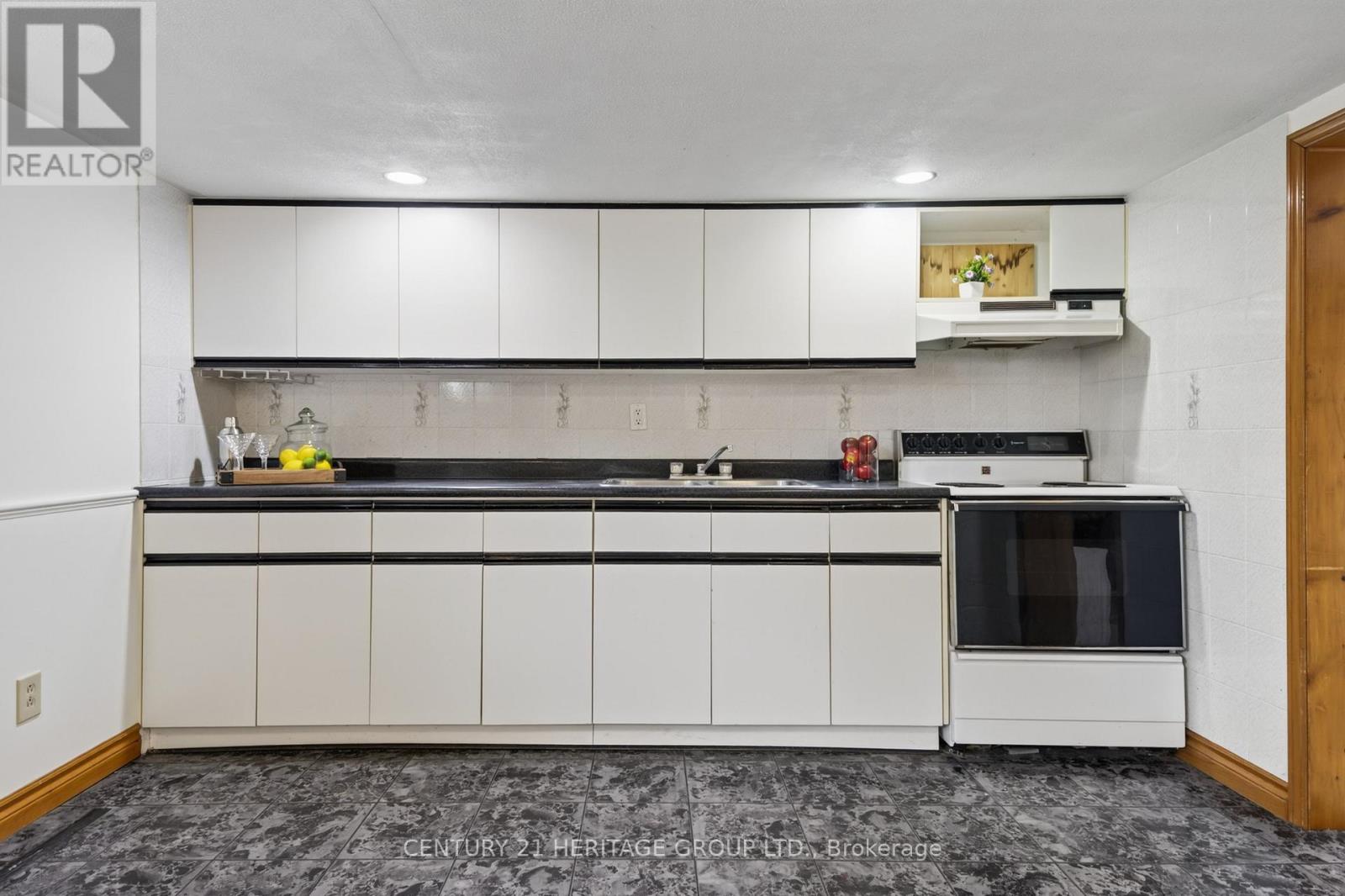 72 KULPIN AVENUE - 28