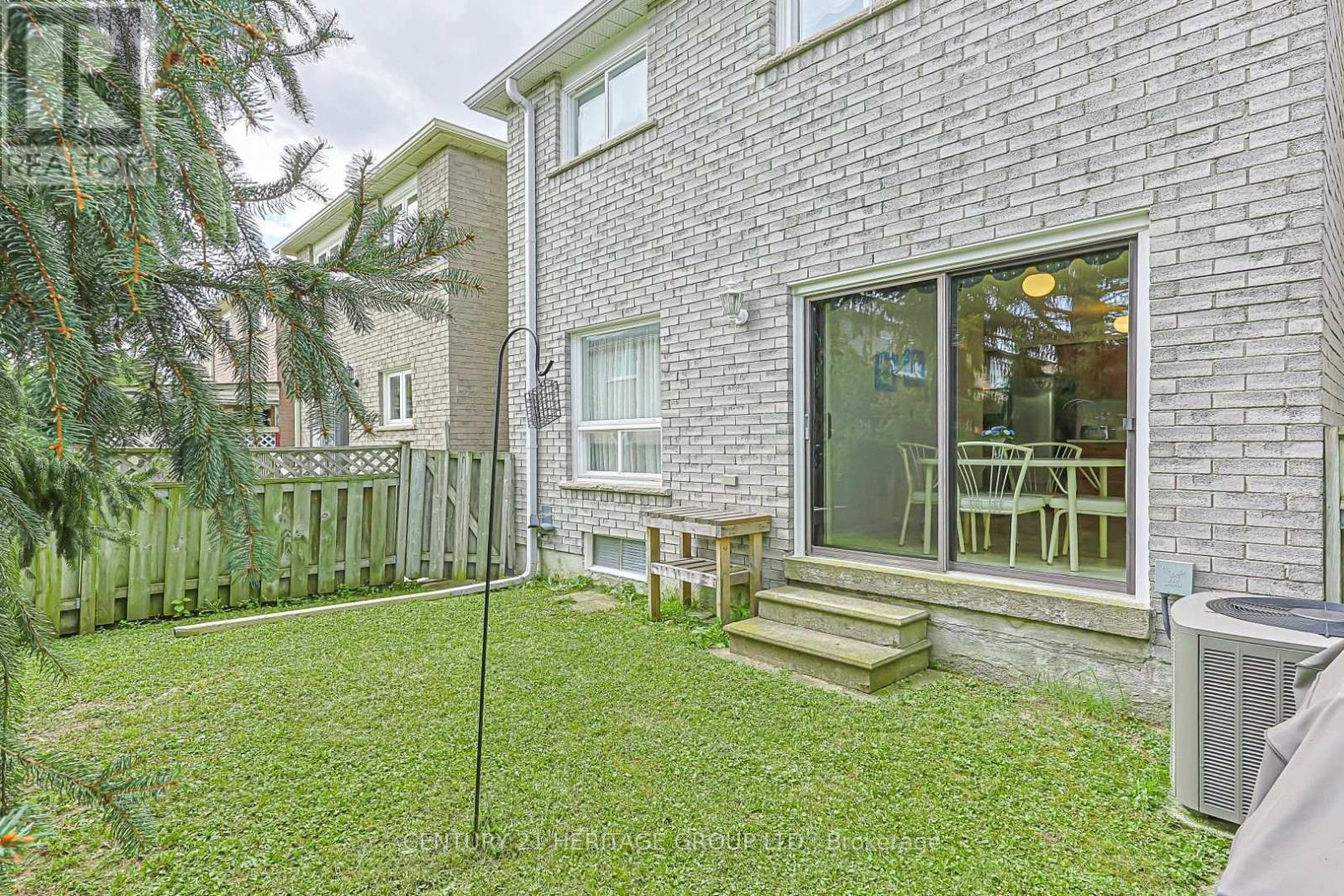 10 WOODHALL ROAD - 32