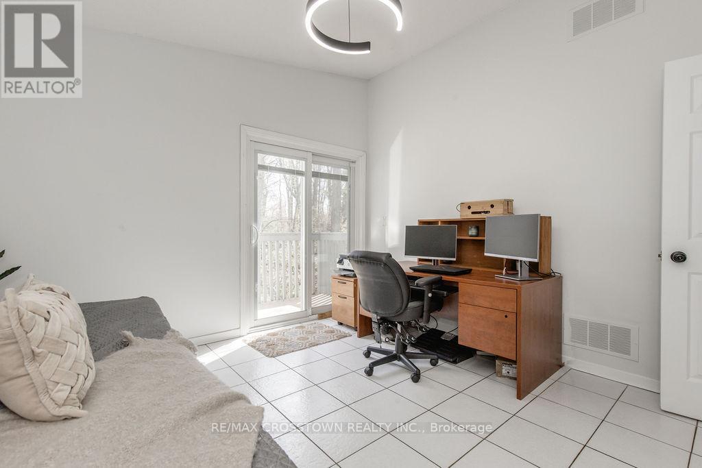 147 ANNE STREET N - Image 26