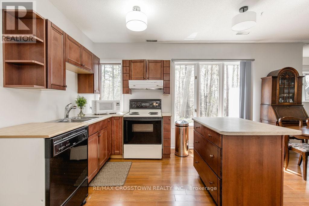 147 ANNE STREET N - Image 42