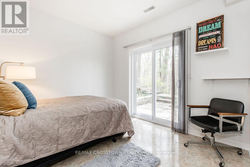 147 ANNE STREET N - Image 45