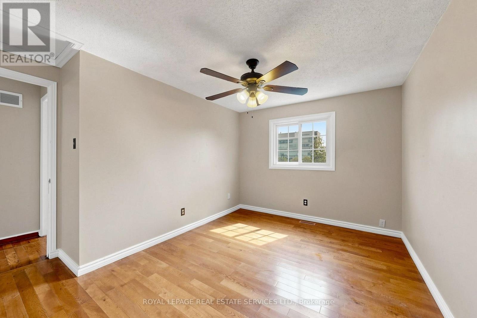 37 WOODSVIEW AVENUE - Image 32