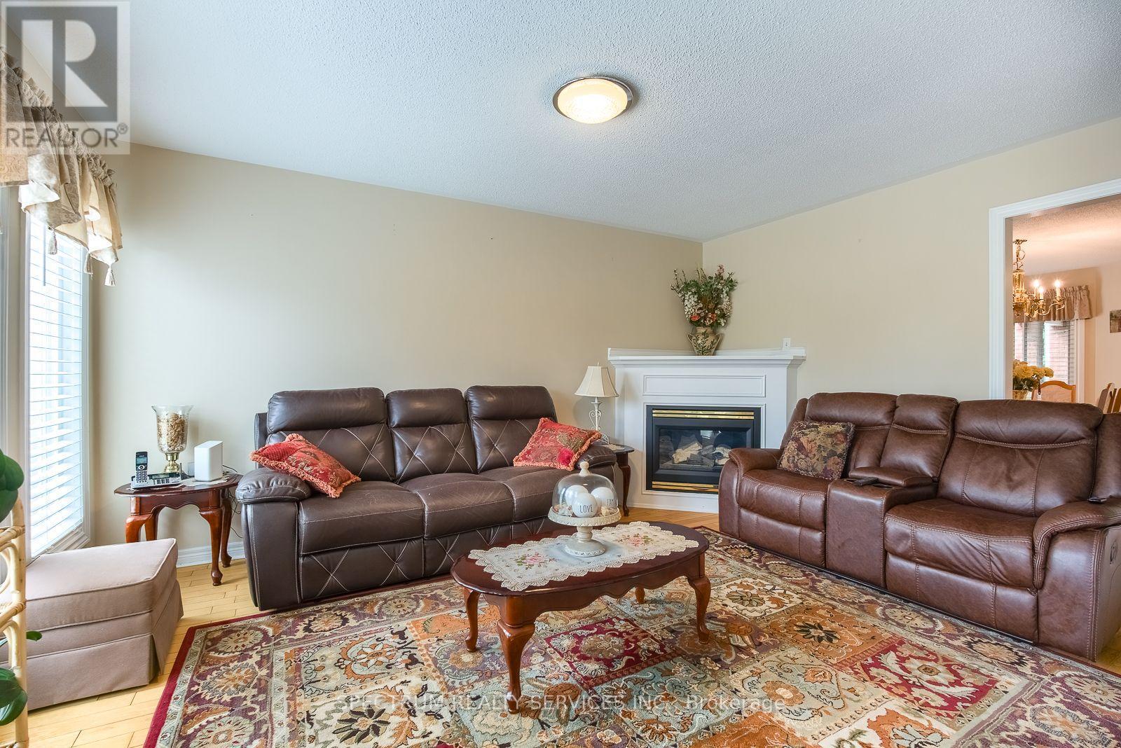 8 SWEET BRIAR LANE - 12