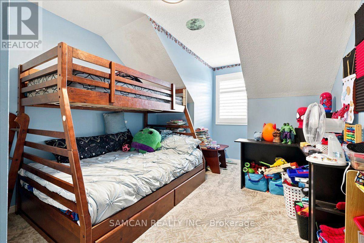 12 HOLLINRAKE AVENUE - 20