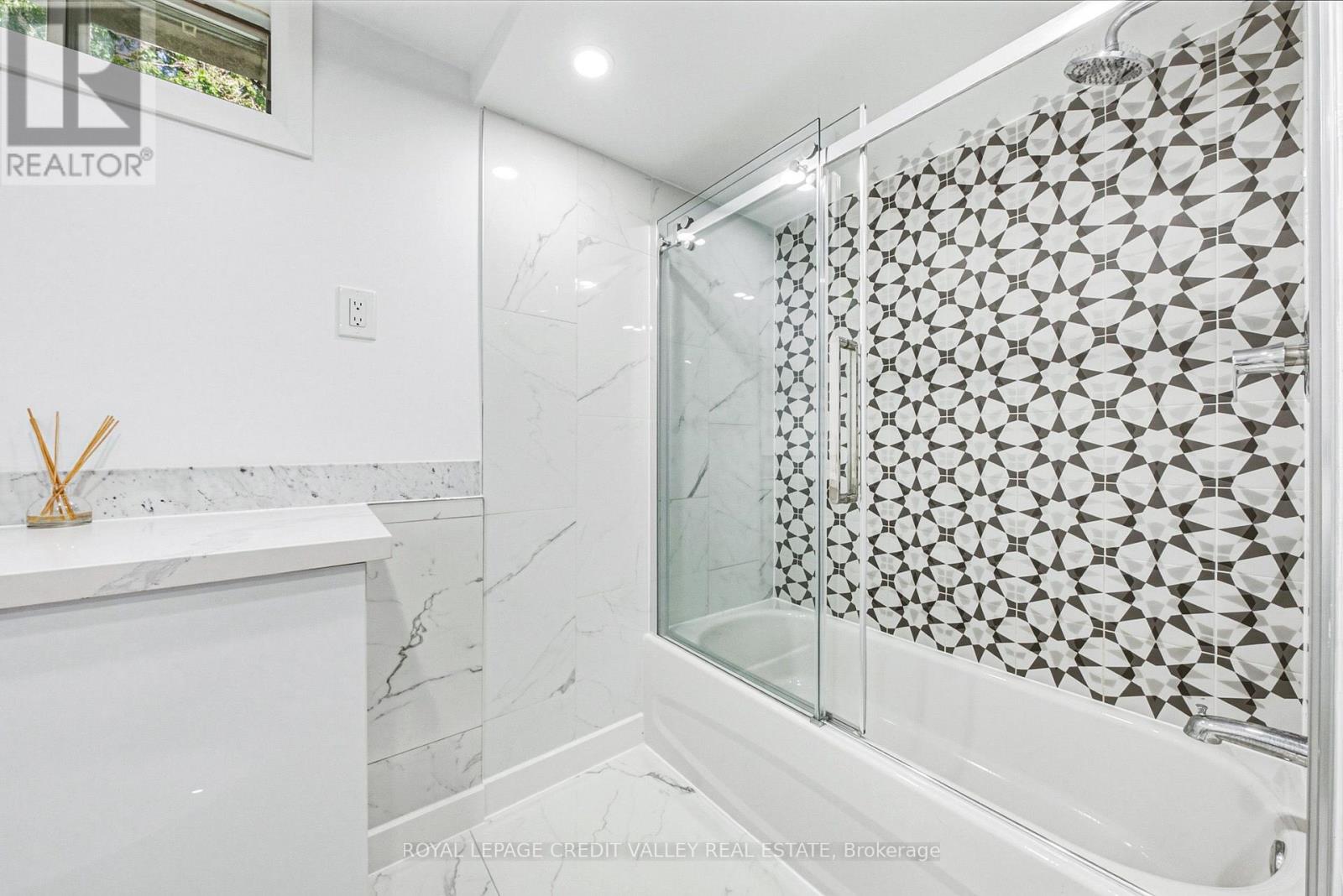 8 EWEN STREET - 25