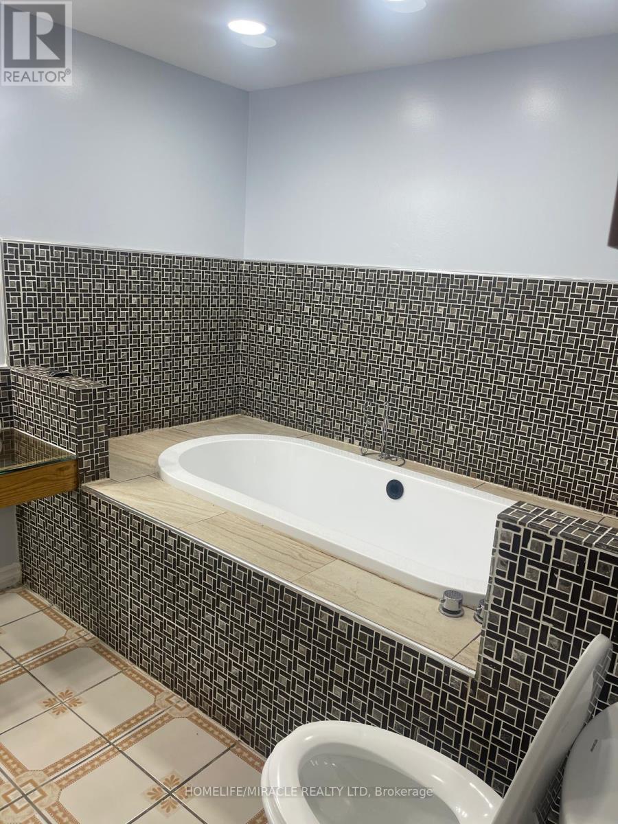87 RENNY CRESCENT - 12