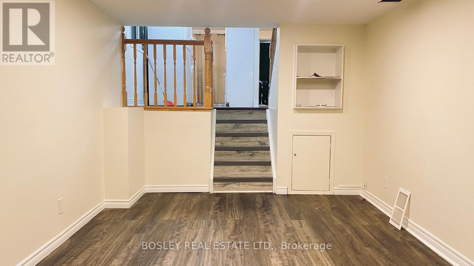 508 PINETREE CRESCENT — photo 2