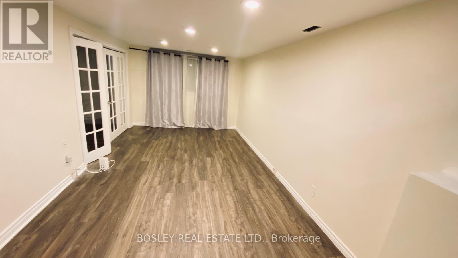 508 PINETREE CRESCENT — photo 3