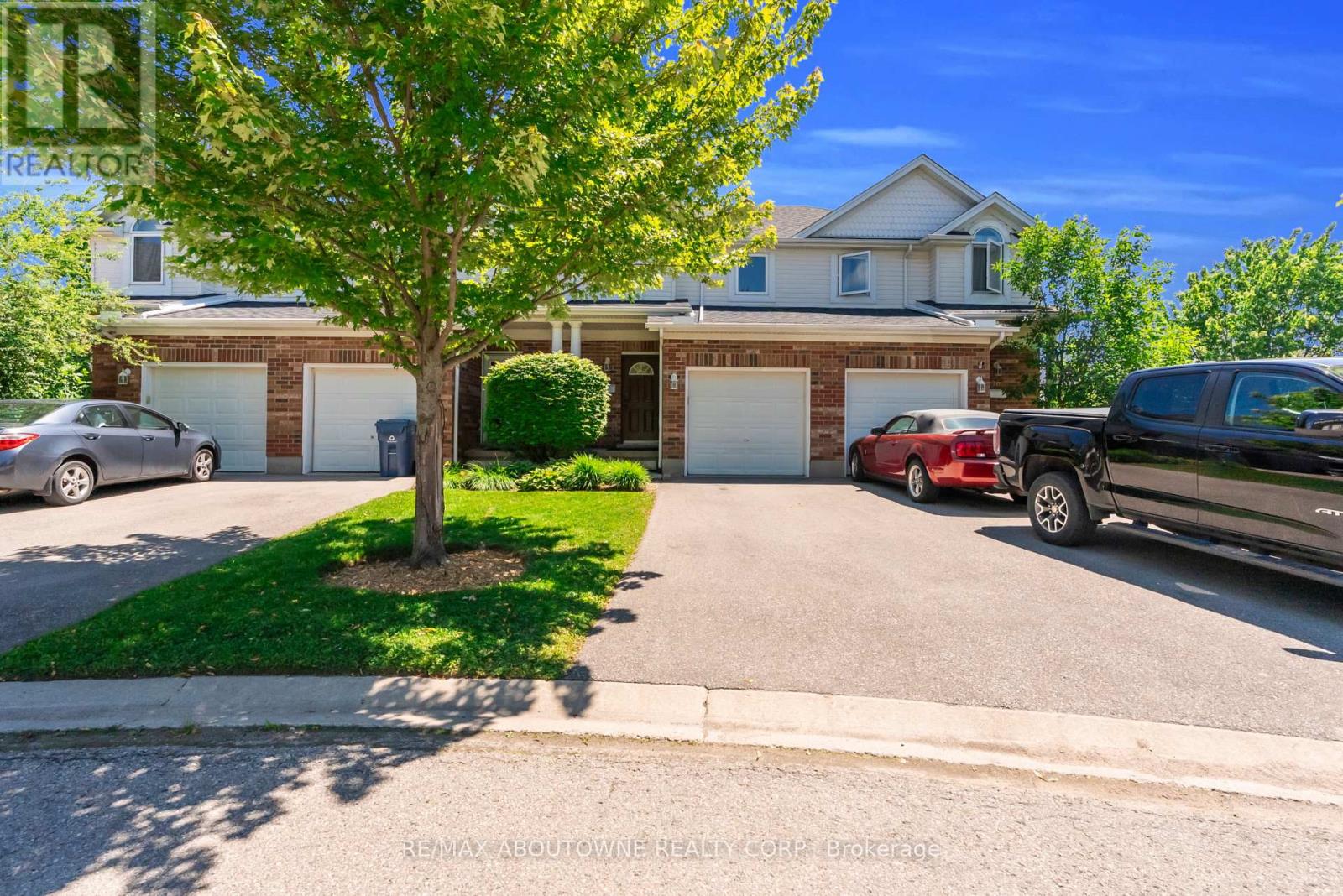 #15 151 CLAIRFIELDS DRIVE E - 2