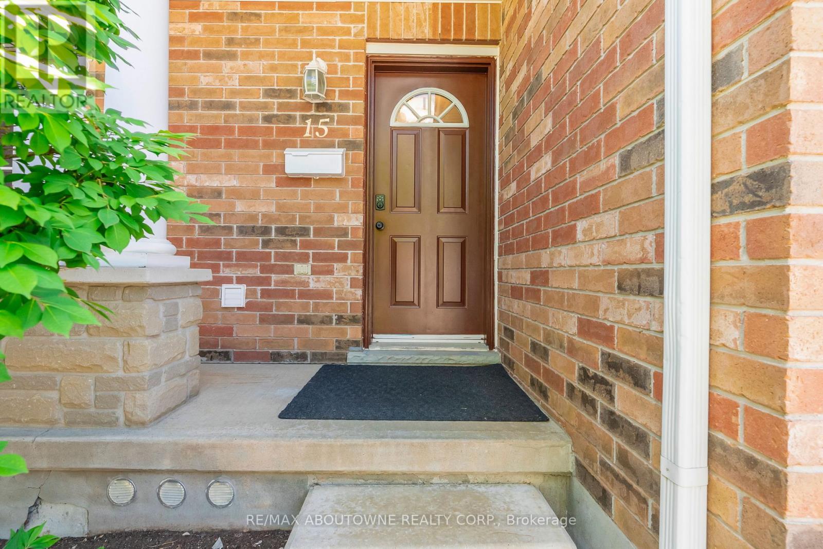 #15 151 CLAIRFIELDS DRIVE E - Image 3