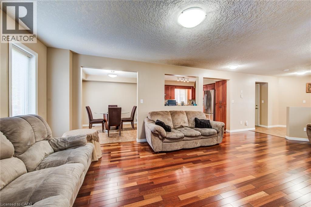 124 UDVARI Crescent - Image 8