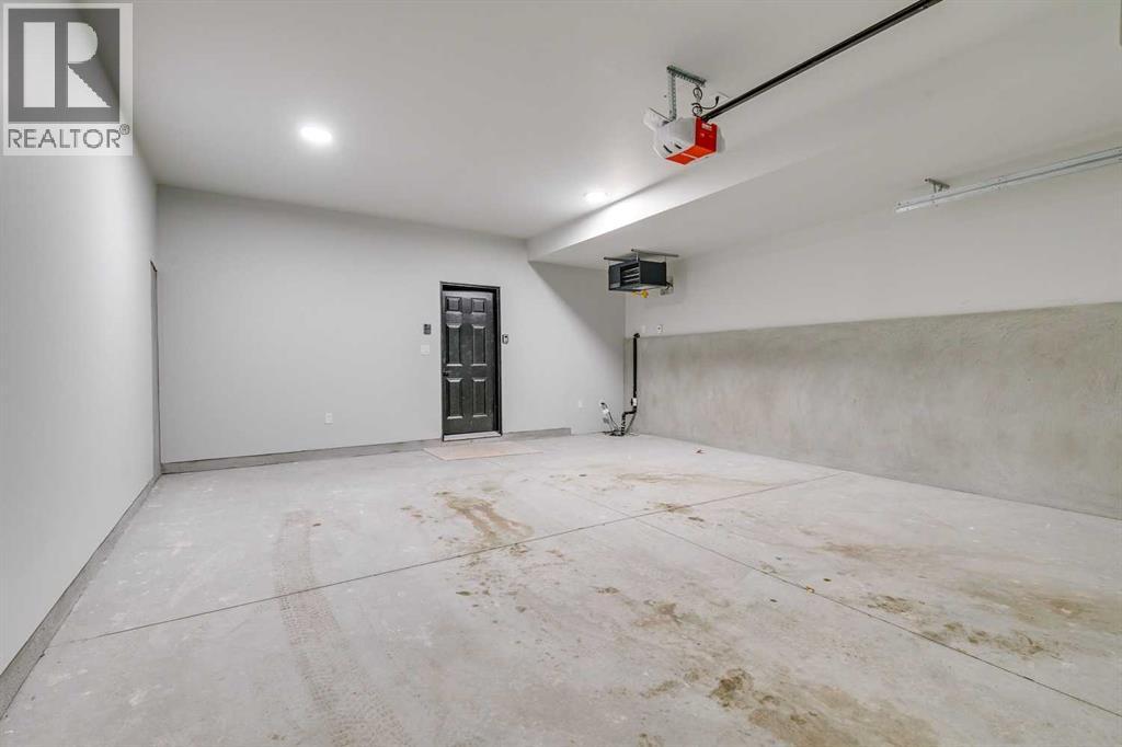 1413 27 Street SW - 40
