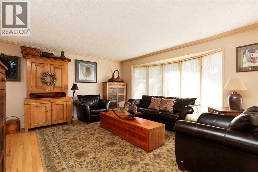 41 Simon Fraser Boulevard W - Image 3