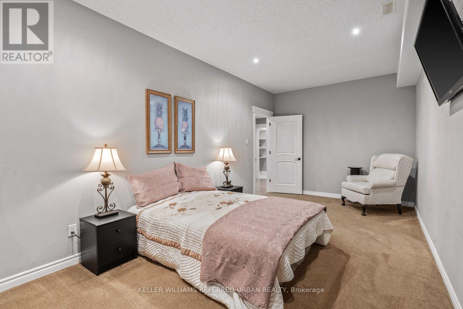 16 SEIFERT COURT - Image 35