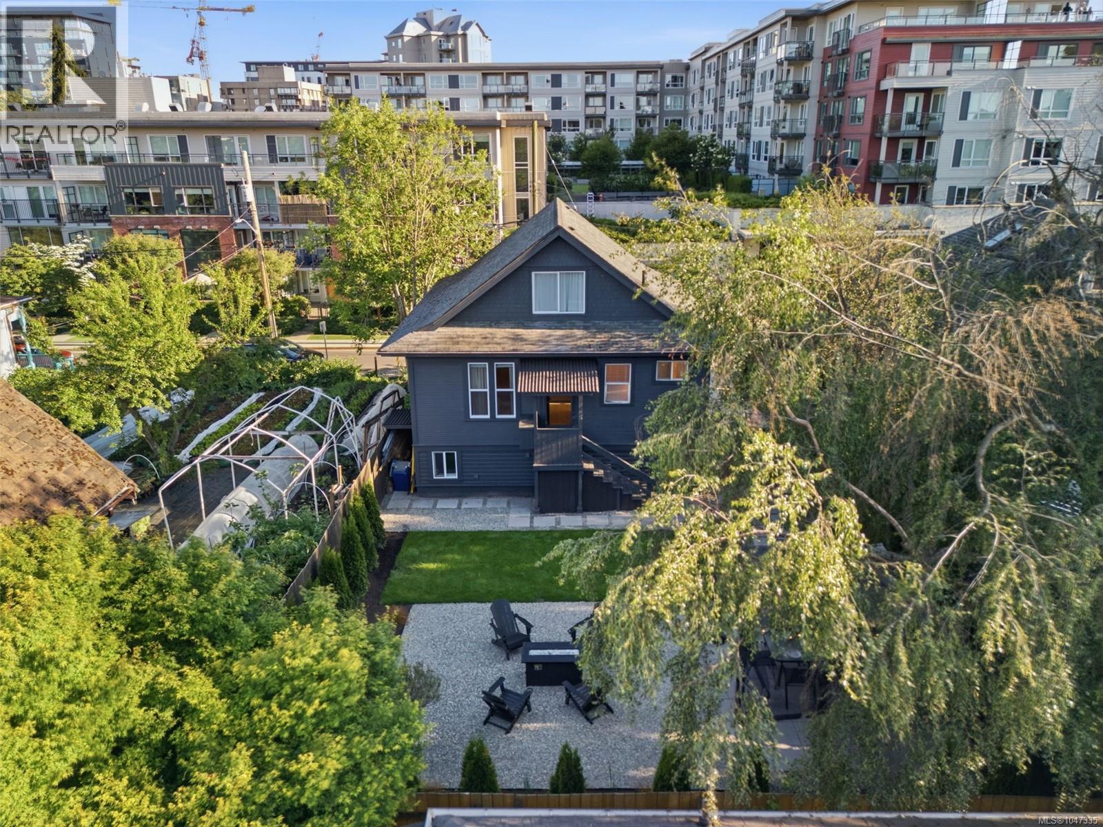 1018 Mason St - 74