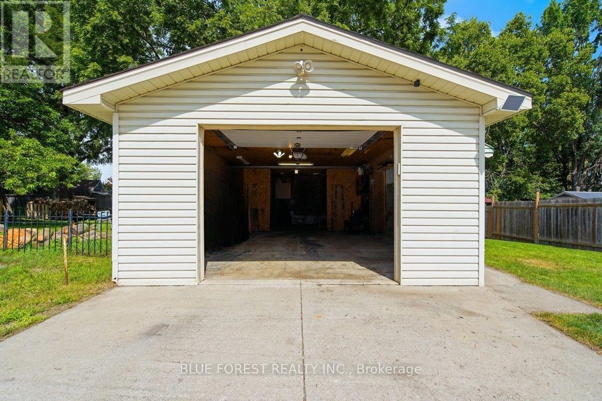 1054 FLORENCE STREET - Image 32