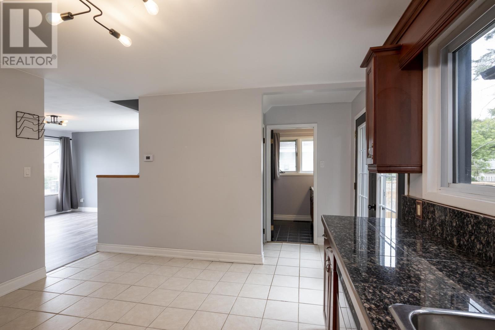 238 Angus ST - 20