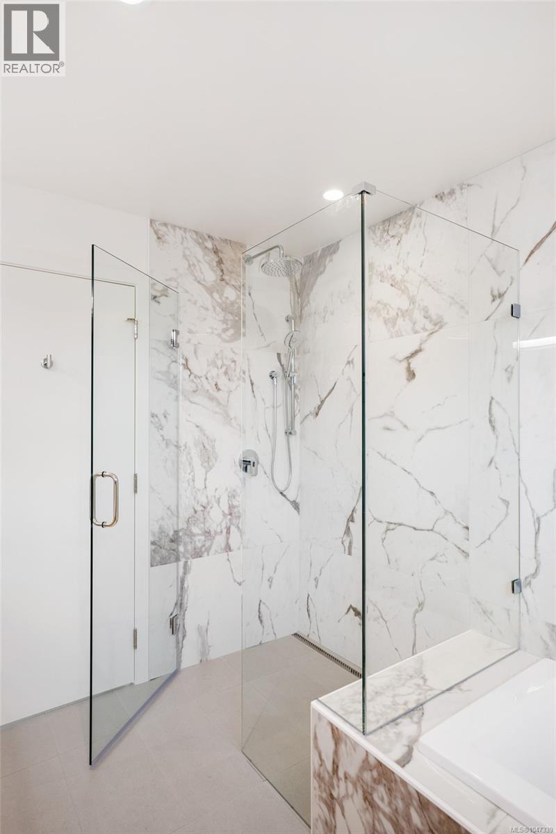 #3 2525 Rothesay Ave - 15