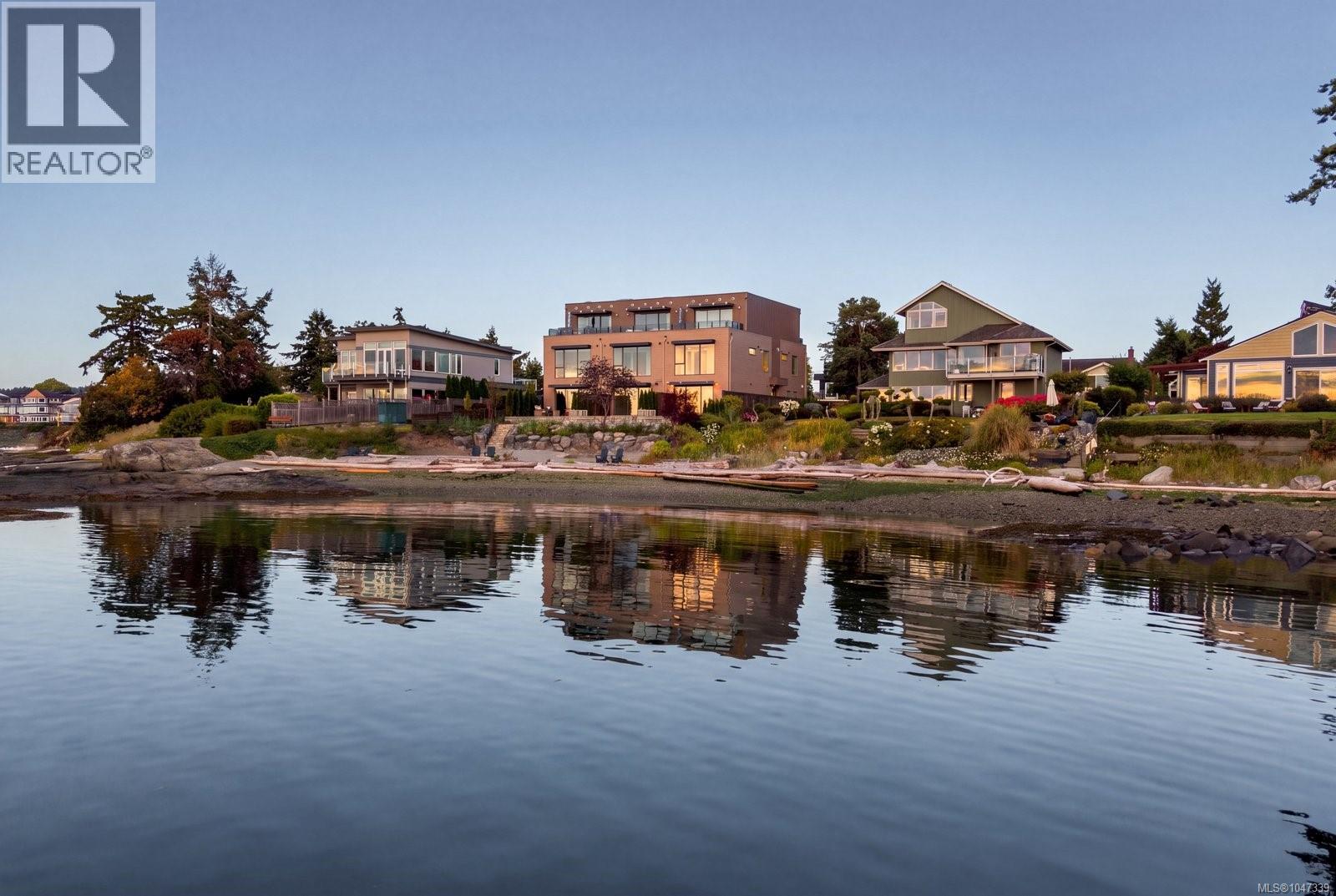 #3 2525 Rothesay Ave - 27