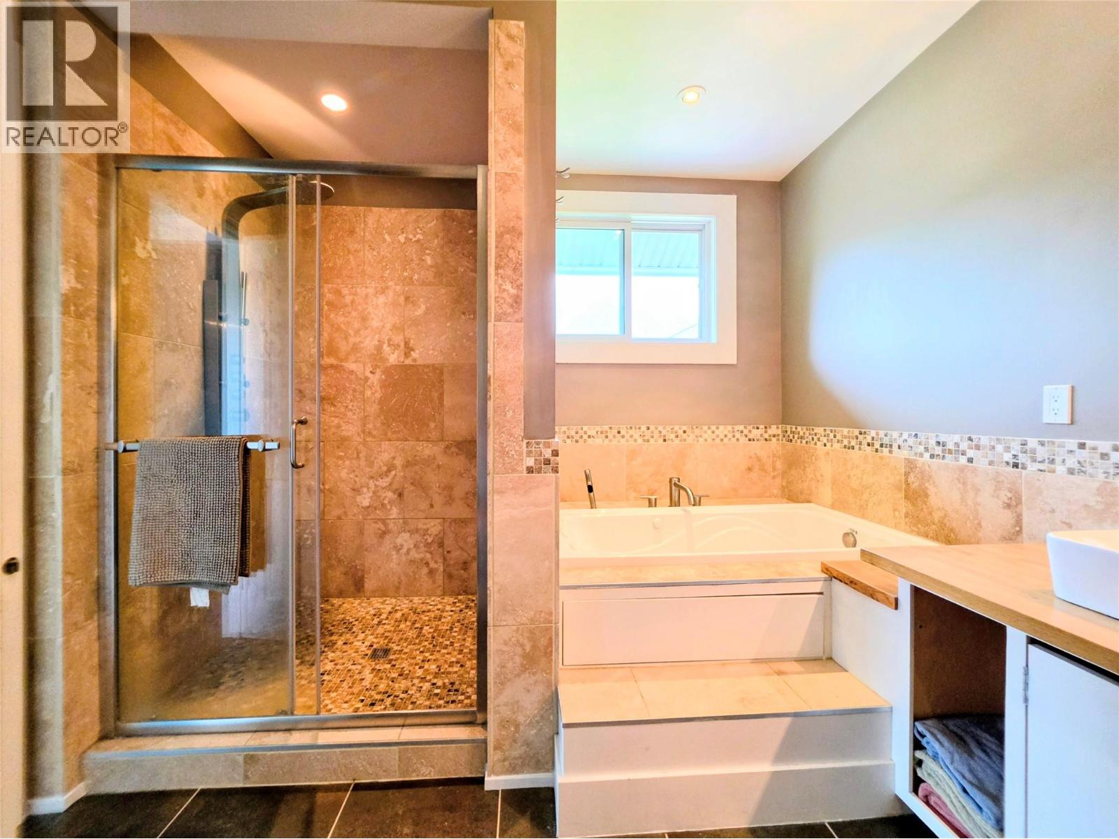 602 5 Avenue, Fernie