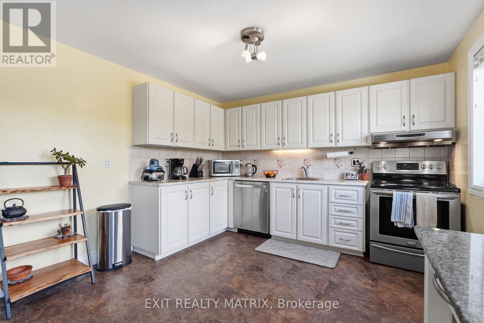 270 FERNLEAF CRESCENT - 14