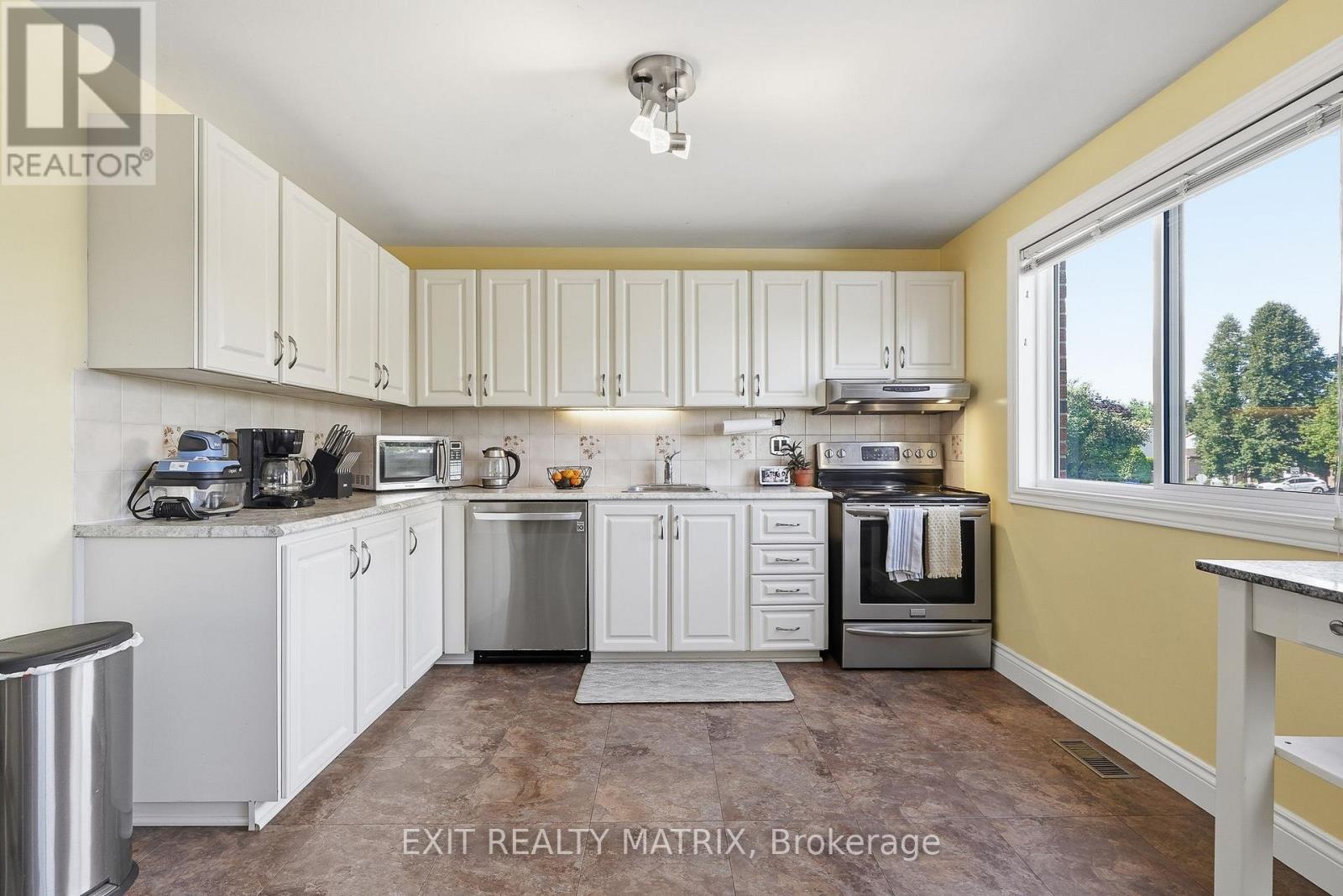 270 FERNLEAF CRESCENT - Image 15