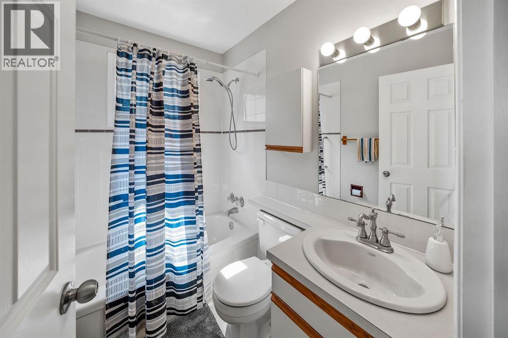 2819 28 Street SW - 28