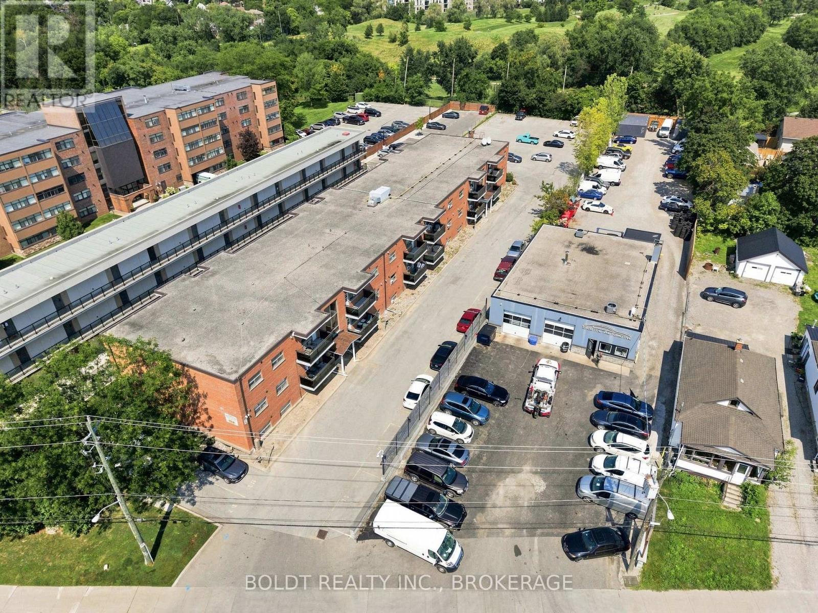 #307 264 OAKDALE AVENUE - 3