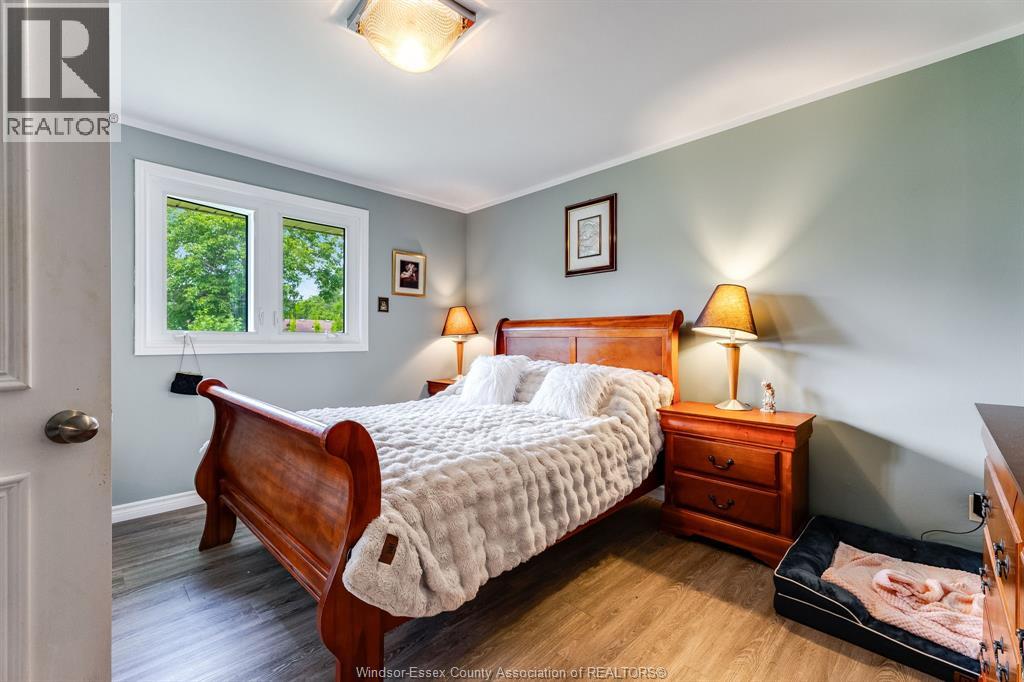 37 Elizabeth CRESCENT - 11